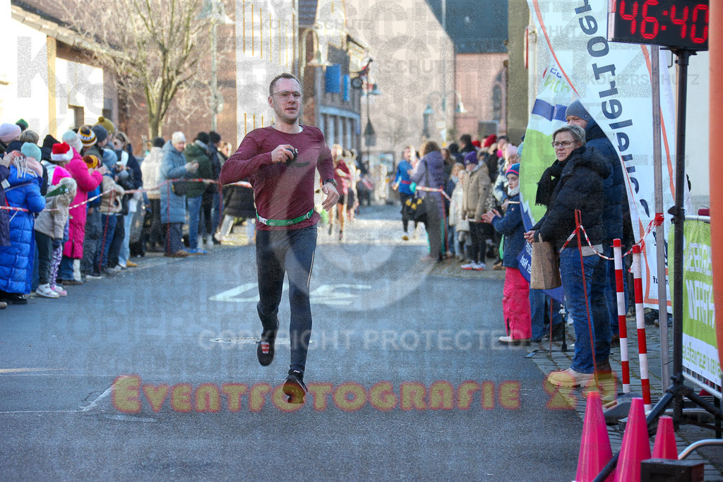 241201_1222_EX1_1898 | Sportfotografie im Rhein-Sieg Kreis, Köln, Bonn, NRW, Rheinland Pfalz, Hessen, etc. Unser Tätigkeitsfeld umfasst den Laufsport vom Volkslauf über den Marathon, Duathlon, Triathon bis zum Ultralauf wie Kölnpfad Ultra oder Schindertrail.