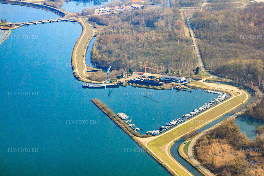 Vue aérienne: Gambsheim, écluse à La Wantzenau dans le département Bas Rhin, France.Photo: IMG_62896.jpg prise le 09/03/2014 par Werner Riehm/FLY-FOTO.euRésolution de l'original: 4543 x 3028 px