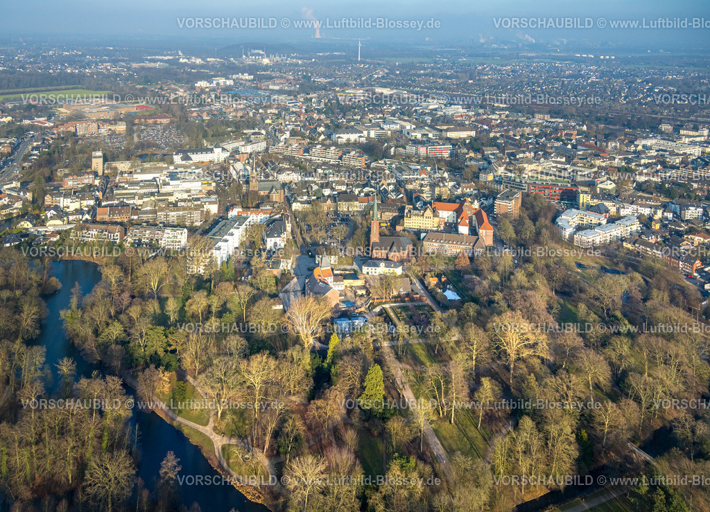 Moers260101133 | Luftbild, Gesamtübersicht Stadt Moers, Blick vom Schlosspark mit Moerser Stadtgraben,und kath. St. Josef Kirche zur Innenstadt, Moers, Moers, Ruhrgebiet, Nordrhein-Westfalen, Deutschland