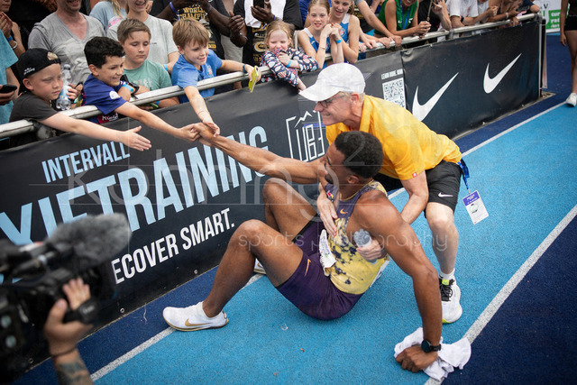 Multisport Event; Ratingen, 28.06.2026 | RATINGEN, GERMANY - JUNE 28, 2026 : Leo Neugebauer (GER / Germany), overall decathlon winner with 8573 pts. (Some children helping him up) during the Multisport Event at Stadion Ratingen on June 28, 2026 in Ratingen, Germany.