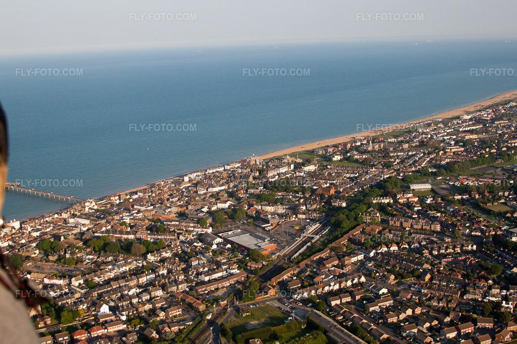 Aerial view: View of the town in Deal in the state England, Great Britain. – Photo: IMG_50742.jpg taken on 05/27/2012 by Werner Riehm/FLY-FOTO.com – Resolution of the original: 4752 x 3168 px