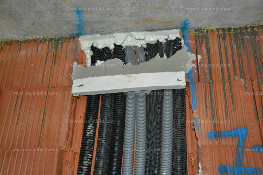 bib-lg17-elektroinstallation-0160 | Nach LV-Leistungsgruppen sortierte Detailfotos über den Bau eines Hauses. Alle Hausbau-Bilder direkt vom Urheber und Autor der Website Haus-Selber-Bauen.com