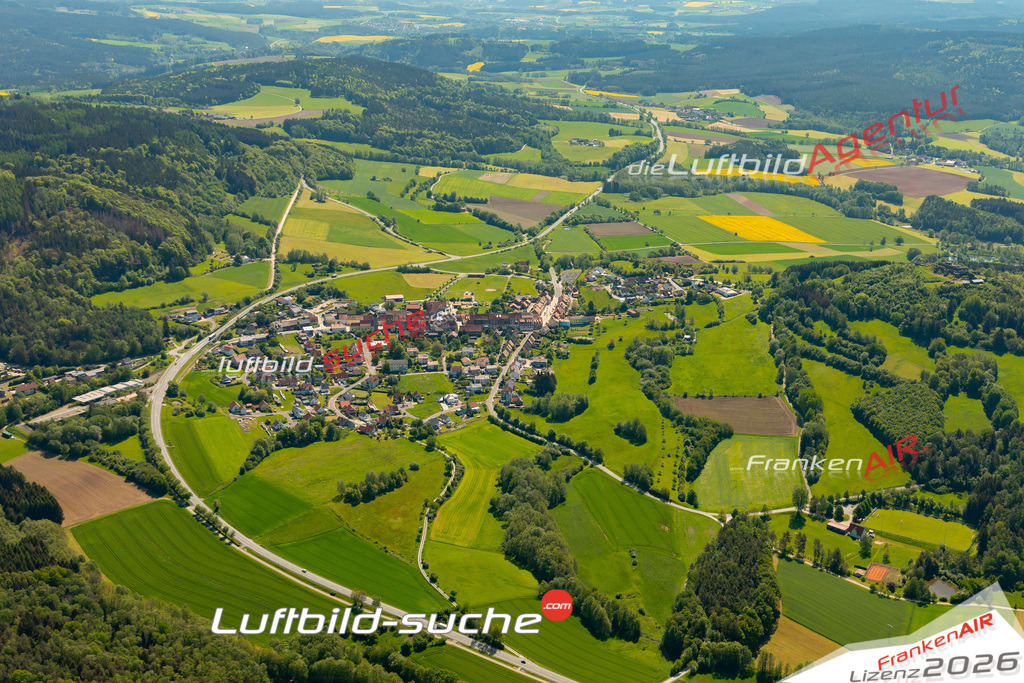 Das Luftbild zeigt : Waldeck Kemnath - Die Luftaufnahme wurde 2024 vom UL-Flugzeug aus erstellt ( keine Drohne ) - Hochauflösende Luftaufnahme - Für grossformatige Ausdrucke geeignet. Die Geschenkidee !Mit Lizenz und Bildrechte bestellbar
