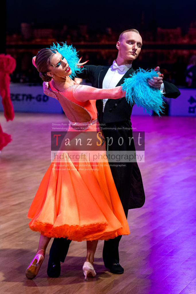 20251212_WDSF_World_Ch_Cup_RS-Std_0951-2 | Tanzsportbilder, Standardtanz, Lateintanz, WDSF, DTV, LTVB, dancecomp, goc, hessen tanzt, blaues band der spree, walzer, tango, wiener walzer, slowfox, quickstepp, samba, rumba, cha-cha-cha, paso doble. jive, hd-kroft photography, turniertanzsport