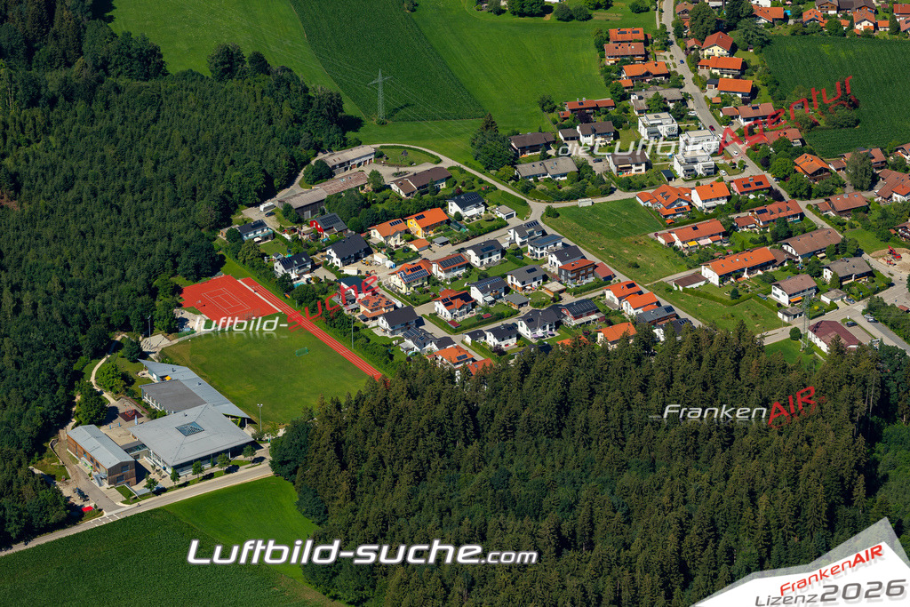 Aktuelles Luftbild von Haslach Traunstein - Die Luftaufnahme wurde 2022 mittels UL-Flugzeug erstellt ( keine Drohne ) - hochauflösende Kamera-Systeme von  Canon -Beste Qualität - Für grossformatige Ausdrucke geeignet. Die Geschenkidee !