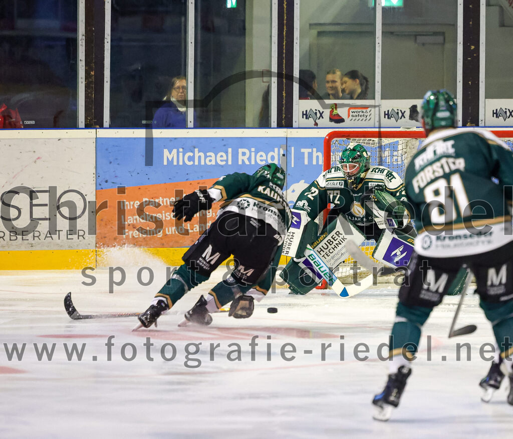 2025-09-21_089_TSV_Erding_gegen_Hoechstadter_Alligators | Erding, Deutschland, 21.09.2025:Eishockey, Oberliga Süd 2025 / 2026, 2. Spieltag, TSV Erding gegen Höchstadter Alligators, Endergebnis: 3:4Torwart David Zabolotny (Erding Gladiators, #72)Foto: Christian Riedel / fotografie-riedel.net
