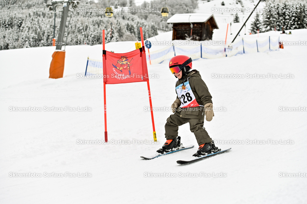 SRF_20.02.2026_0702 | Skirennfotos,Serfaus,Fiss,Ladis,Kinderskirennen,Winter,Tirol,Oberland,skirace,SFL,feelfree,weil wir's genießen,ski,Ski,skifahren,Sonnenplateau, - Realisiert mit Pictrs.com