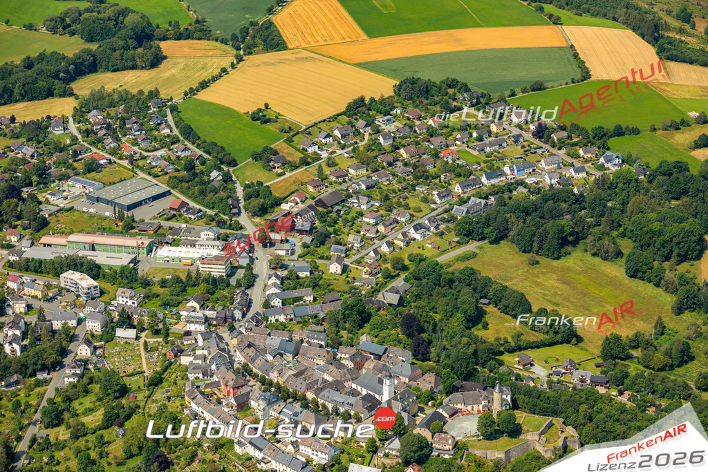 Das Luftbild zeigt :  Lichtenberg - Die Luftaufnahme wurde 2024 vom UL-Flugzeug aus erstellt ( keine Drohne ) - Hochauflösende Luftaufnahme - Für grossformatige Ausdrucke geeignet. Die Geschenkidee !Mit Lizenz und Bildrechte bestellbar