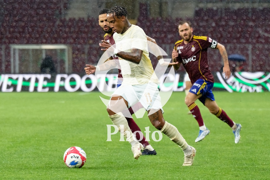 UEFA Conference League Play-offs 2nd leg - Servette FC v FC Shakhtar Donetsk | Kevin (11 FC Shakhtar Donetsk) in action (close up) and battle for the ball (duel) with Dylan Bronn (25 Servette FC)  during the UEFA Conference League Play-offs 2nd leg match between Servette FC and FC Shakhtar Donetsk at Stade de Geneve in Geneva, Switzerland