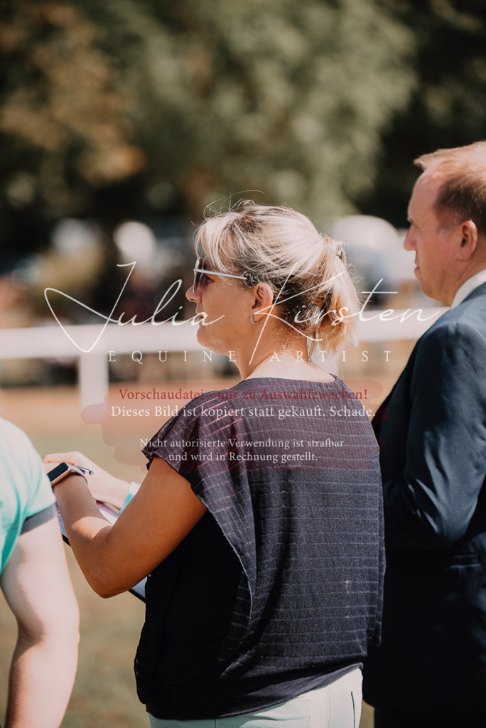 DSC_6012 | Pferde- und Turnierfotografie in Westsachsen. Pferdeportraits, Auftragszeichnungen und intuitive Kunst.