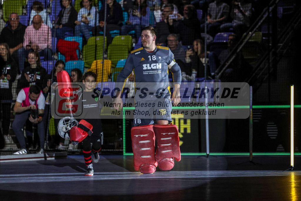 MJ_20230204-HTHC-MHC-M-1 | Anton Brinckman (Harvestehuder THC #18), Harvestehuder THC - Mannheimer HC am 4.2.2023 in der Ballsporthalle, Frankfurt am Main