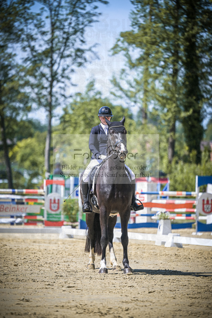DOS_8571 | Entdecke hochwertige Reitturnierfotos von Foto Oger. Professionell, emotional und authentisch – jetzt Lieblingsmomente im Shop bestellen.Deutschlandweite Turnierfotografie. - Realisiert mit Pictrs.com