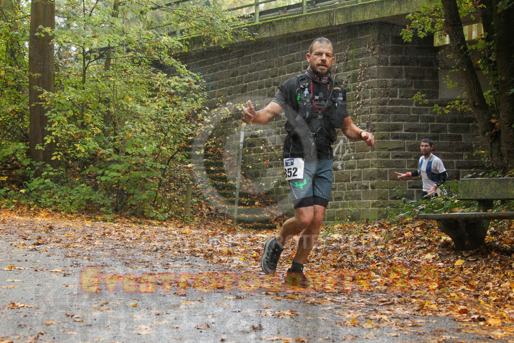 241027_0937_EV4_5739 | Sportfotografie im Rhein-Sieg Kreis, Köln, Bonn, NRW, Rheinland Pfalz, Hessen, etc. Unser Tätigkeitsfeld umfasst den Laufsport vom Volkslauf über den Marathon, Duathlon, Triathon bis zum Ultralauf wie Kölnpfad Ultra oder Schindertrail.