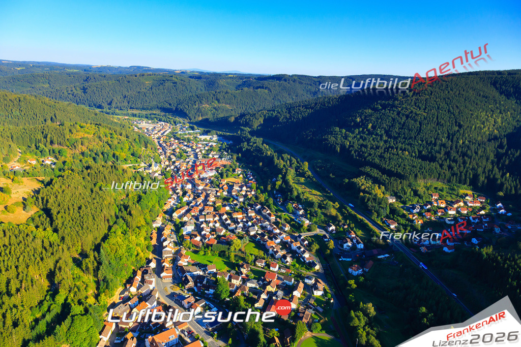 Die Luftaufnahme der Stadt Wallenfels wurde vom UL-Flugzeug heraus erstellt ( keine Drohne )- hohe Auflösung für beste Qualität