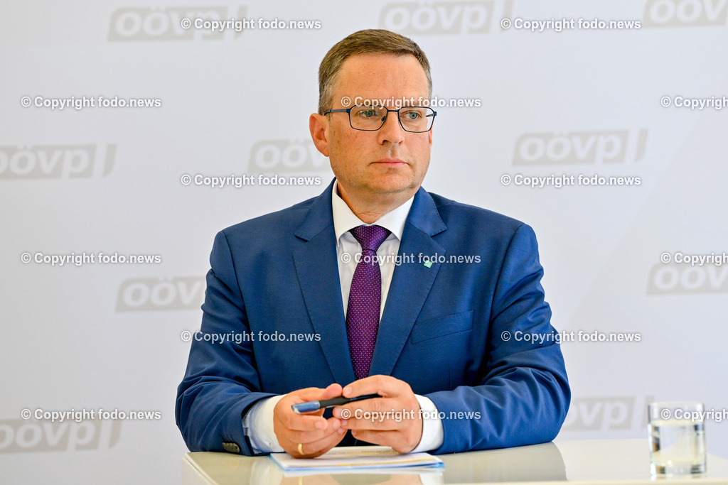 Pressekonferenz OeVP Oberoesterreich_ OOeVP-Kandidatenteam für die Nationalratswahl 2024_ 01.07.2024-8 | 01.07.2024, Linz, AUT, Pressekonferenz OeVP Oberoesterreich, OOeVP-Kandidatenteam für die Nationalratswahl - Stark fuer Oberoesterreichs Interessen, im Bild August Woeginger (VP, Klubobmann OeVP Parlamentsklub) 