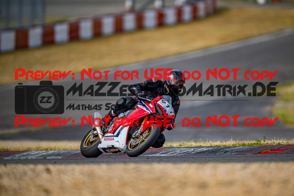 MaZZes_FotoMatrix_230719_9234 | WEISS