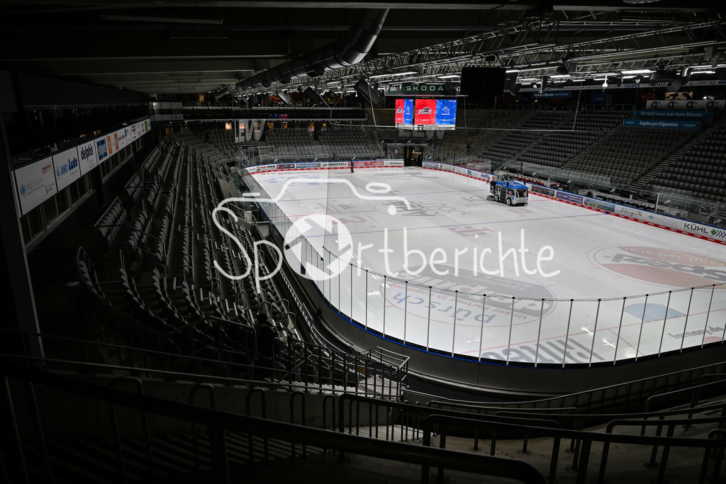 Augsburger Panther - Dresdner Eislöwen | AUGSBURG, GERMANY - 04. DECEMBER: Das CFS im innernen vor dem Match zwischen den Augsburger Panthern und den Dresdner Eislöwen am 25 Spieltag der PENNY DEL im Curt Frenzel Stadion