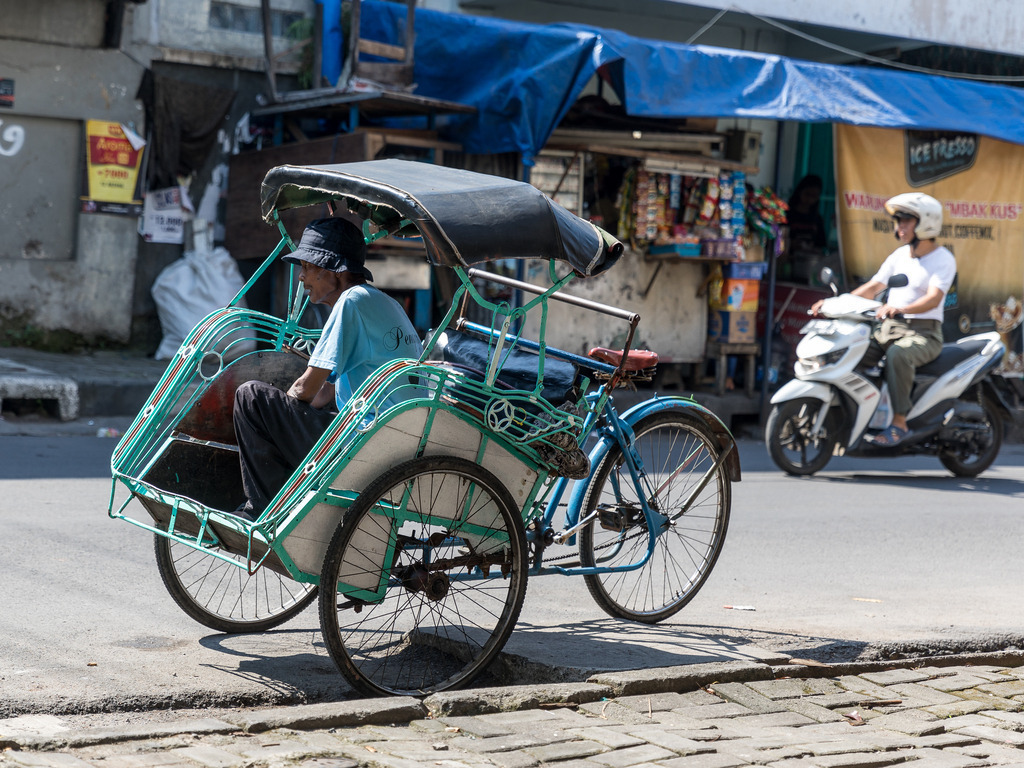 Riksha in Indonesien | G-VBJNHHY5Q4 #phowoto #wolfgang #weber #Hamburg #germany #photography #sell #picturestobuy #buy #pictures #sell #sport #travel #architecture #city #street #makro  - Realisiert mit Pictrs.com