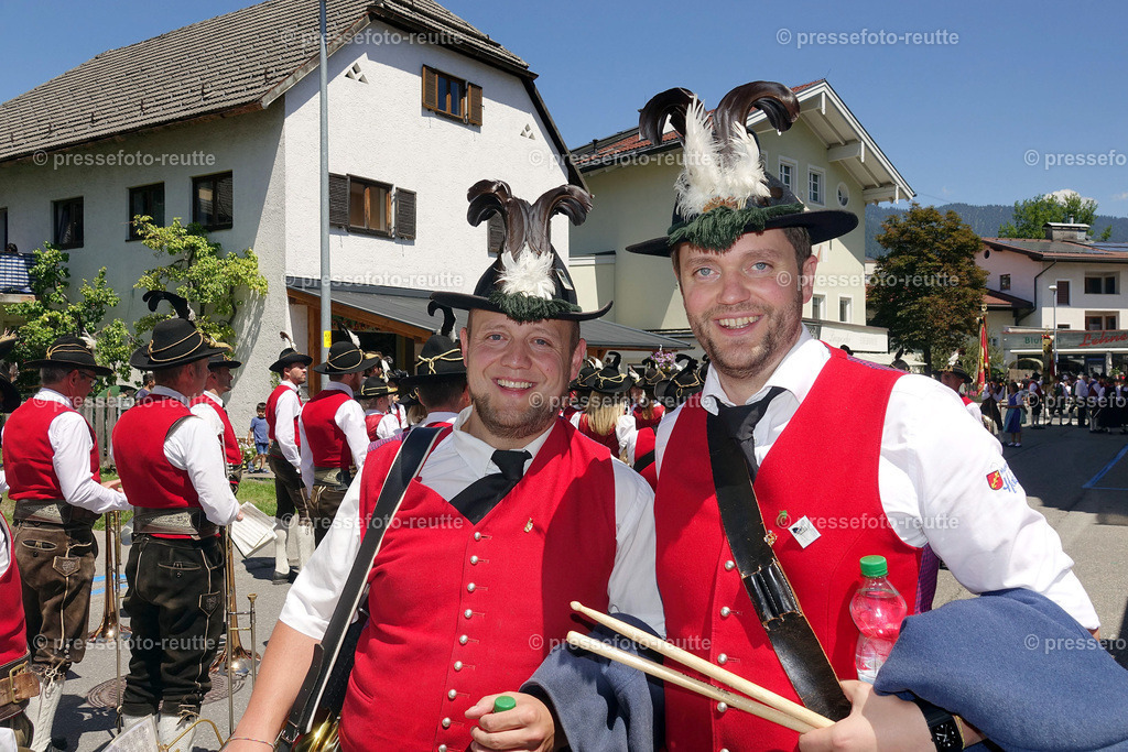 news-2022-Juli17-Musikumzug-Reutte-DSD02893-Vorabimpression | Info aus dem Bezirk Reutte/Ausserfern Tirol sowie eine umfangreiche Bilddatenbank über die gesamte Region: Lechtal, Talkessel Reutte, Tannheimertal, Zwischentoren. Lech, Plansee, Zugspitze, Grenztunnel, B179, Fernpassstraße, Verkehr, Lawinen, Tradition, - Realisiert mit Pictrs.com