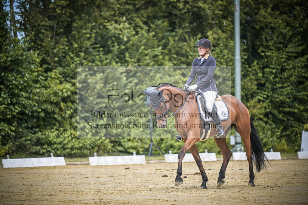 DOS_1933 | Entdecke hochwertige Reitturnierfotos von Foto Oger. Professionell, emotional und authentisch – jetzt Lieblingsmomente im Shop bestellen.Deutschlandweite Turnierfotografie. - Realisiert mit Pictrs.com