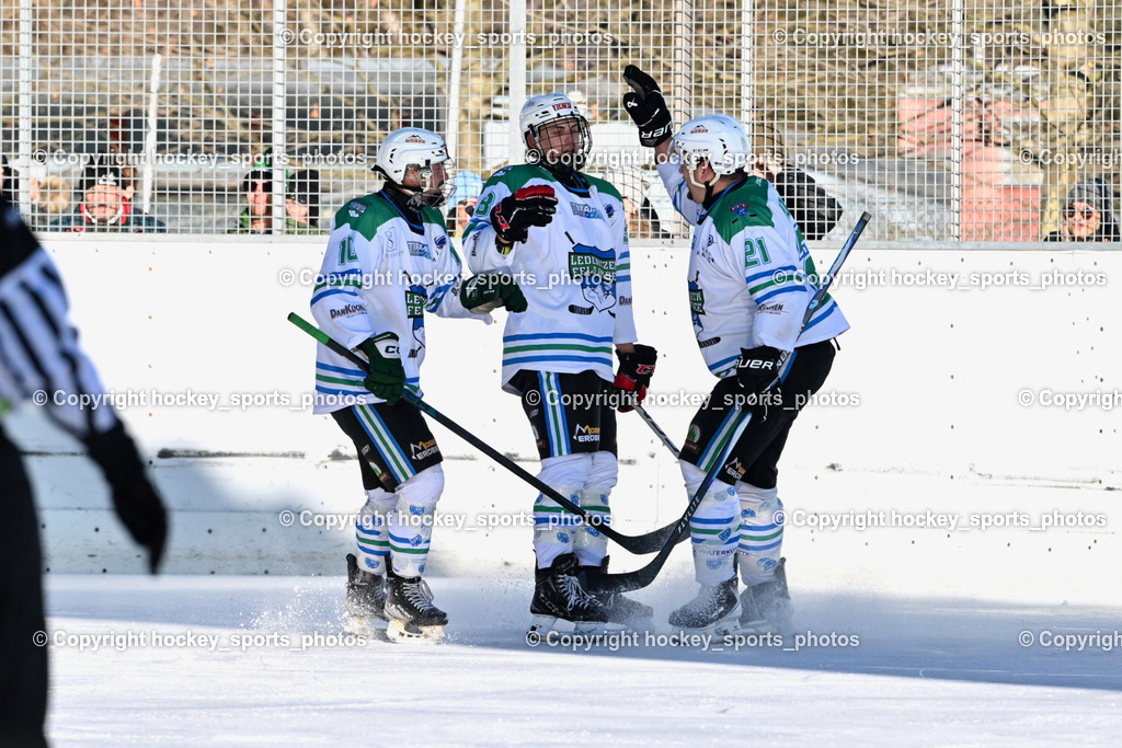 EC Tigers Paternion vs. EC FELD AM SEE/DSG LEDENITZEN | #10 Ahammer Benjamin EC FELD AM SEE Ledenitzen, #21 Moser Sandro EC FELD AM SEE Ledenitzen, Jubel EC FELD AM SEE/DSG Mannschaft, #98 Tschuitz Dominik EC FELD AM SEE Ledenitzen, EC Tigers Paternion vs. EC FELD AM SEE/DSG LEDENITZEN, EC Tigers Paternion vs. EC FELD AM SEE/DSG LEDENITZEN am 04.01.2026 in Paternion (Eislaufplatz Paternion), Austria, (Photo by Bernd Stefan)