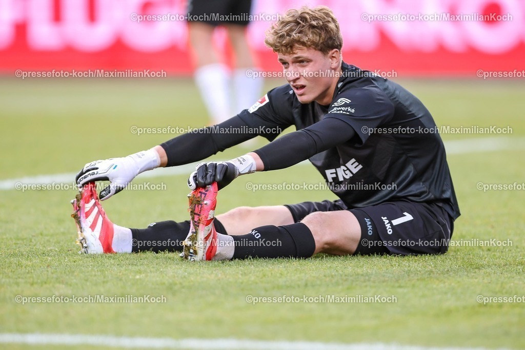 PRM22082501116 | 22.08.2025, Fußball, Preußen Münster - 1. FC Nürnberg, 2. Fußball Bundesliga,  Preußenstadion, Saison 2025 2026: Torwart Johannes Schenk&nbsp;(Preussen Muenster #01)  DFB regulations prohibit any use of photographs as image sequences and or quasi-video.