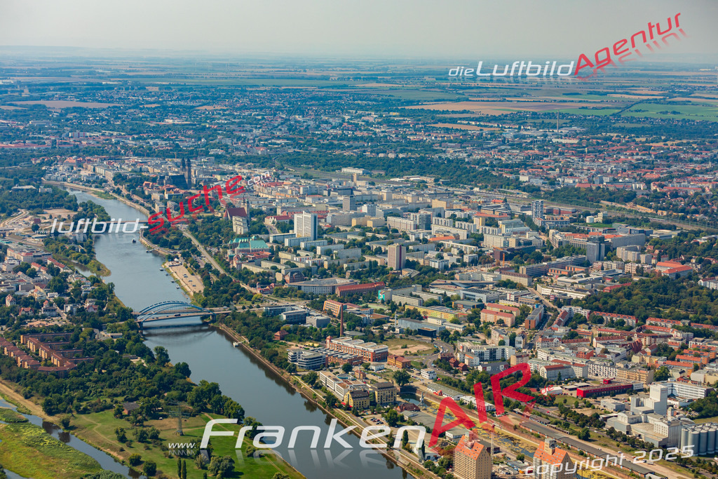 Alte Neustadt Magdeburg Bild- Das Luftbild wurde 2025 vom UL-Flugzeug heraus erstellt ( keine Drohne bzw. Drohnenaufnahme ) - Hochauflösende Luftaufnahme -Nicht vergleichbar mit Google Maps oder Satelittenbilder- Die Geschenkidee !Mit Lizenz und Bildrechte bestellbar - CC
