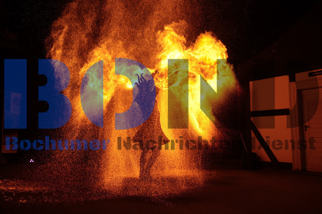 SES_MKRLHE20250705-147 | bond - Realisiert mit Pictrs.com