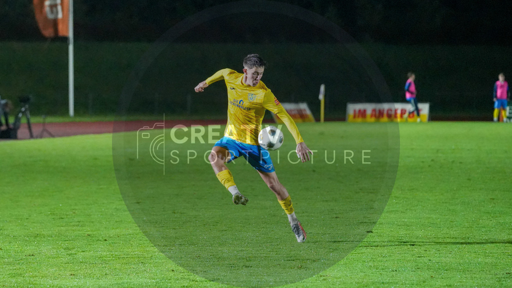 Fußball, Herren, Saison 2025/2026, Regionalliga Nordost, 12. Spieltag, FC Eilenburg vs. FSV 63 Luckenwalde, Freitag 17.10.2025, Ilburgstadion Eilenburg, | Fußball, Herren, Saison 2025/2026, Regionalliga Nordost, 12. Spieltag, FC Eilenburg vs. FSV 63 Luckenwalde, Freitag 17.10.2025, Ilburgstadion Eilenburg, Im Bild: Mike Bachmann (Luckenwalde) - Realisiert mit Pictrs.com