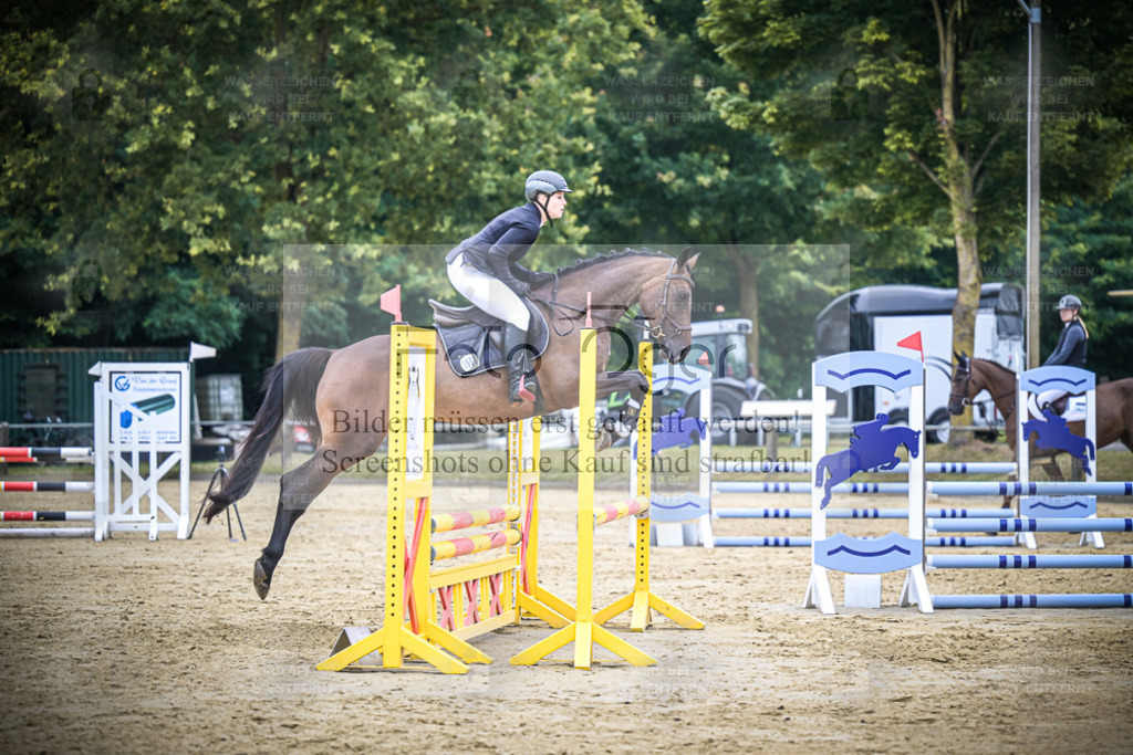 DOS_3052 | Entdecke hochwertige Reitturnierfotos von Foto Oger. Professionell, emotional und authentisch – jetzt Lieblingsmomente im Shop bestellen. - Realisiert mit Pictrs.com
