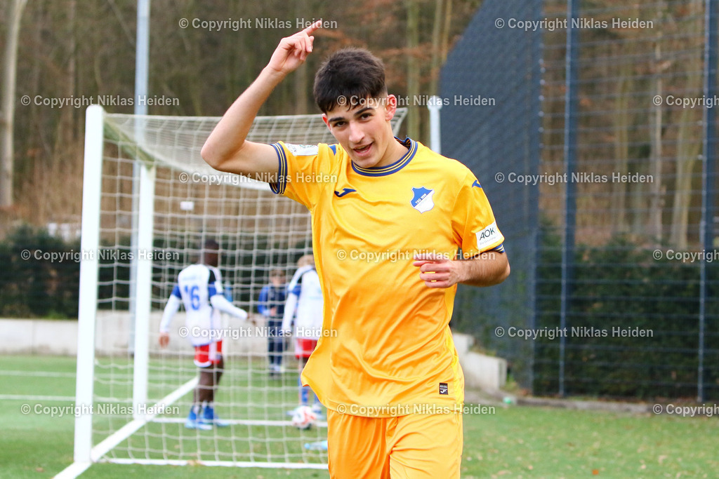 NH_HamburgerSVU19_TSG1899HoffenheimU19_JuniorenDFBPokal_17122023 | #7 Leonard Krasniqi (TSG 1899 Hoffenheim U19) bejubelt sein Tor zum 3:0.

Viertelfinale I Junioren DFB-Pokal I 17.12.2023