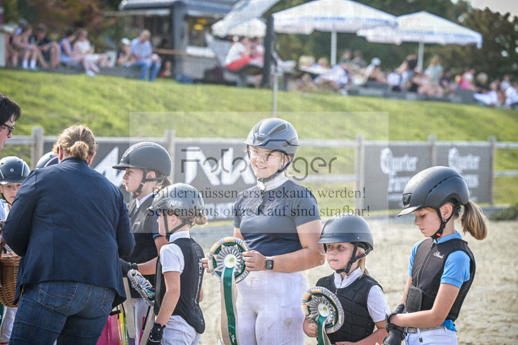 DOS_0054 | Entdecke hochwertige Reitturnierfotos von Foto Oger. Professionell, emotional und authentisch – jetzt Lieblingsmomente im Shop bestellen.Deutschlandweite Turnierfotografie. - Realisiert mit Pictrs.com