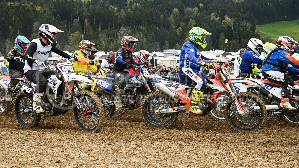 Motocross Schlatt bei Winterthur - 30. April 2023 | Start in der Kategorie Senioren am Motocross Schlatt bei Winterthur, 30. April 2023. 
Instagram: @mx_schlatt | @mc_wila | @sam_schweiz
Bild: Sportfotografie Markus Aeschimann | www.markus-aeschimann.ch - Realisiert mit Pictrs.com