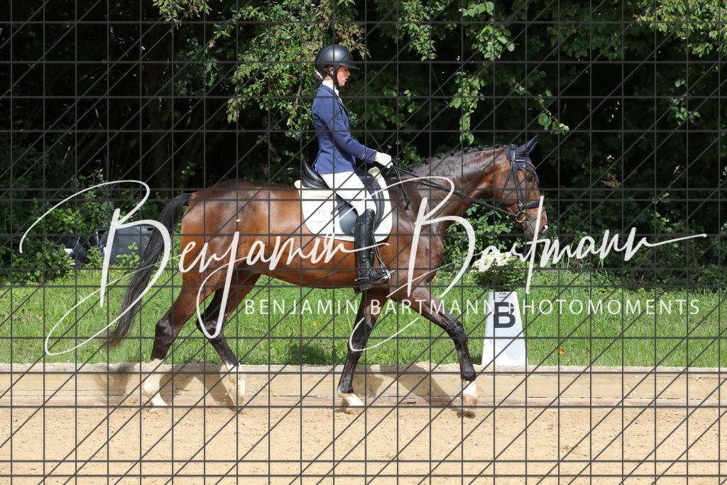 AZ2A2305 | Benjamin Bartmann Photomoments