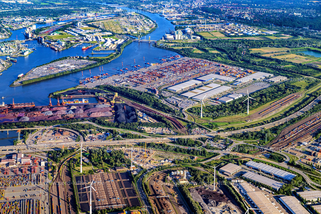 Hamburg_Altenwerder_ELS_1902210823 | HAMBURG 21.08.2023 Containerterminal HHLA Container Terminal Altenwerder (CTA) am Ufer der Elbe im Stadtteil Altenwerder in Hamburg. // Container Terminal HHLA Container Terminal Altenwerder (CTA) on the Elbe riverbank in the Altenwerder part of Hamburg in Germany. Foto: Martin Elsen