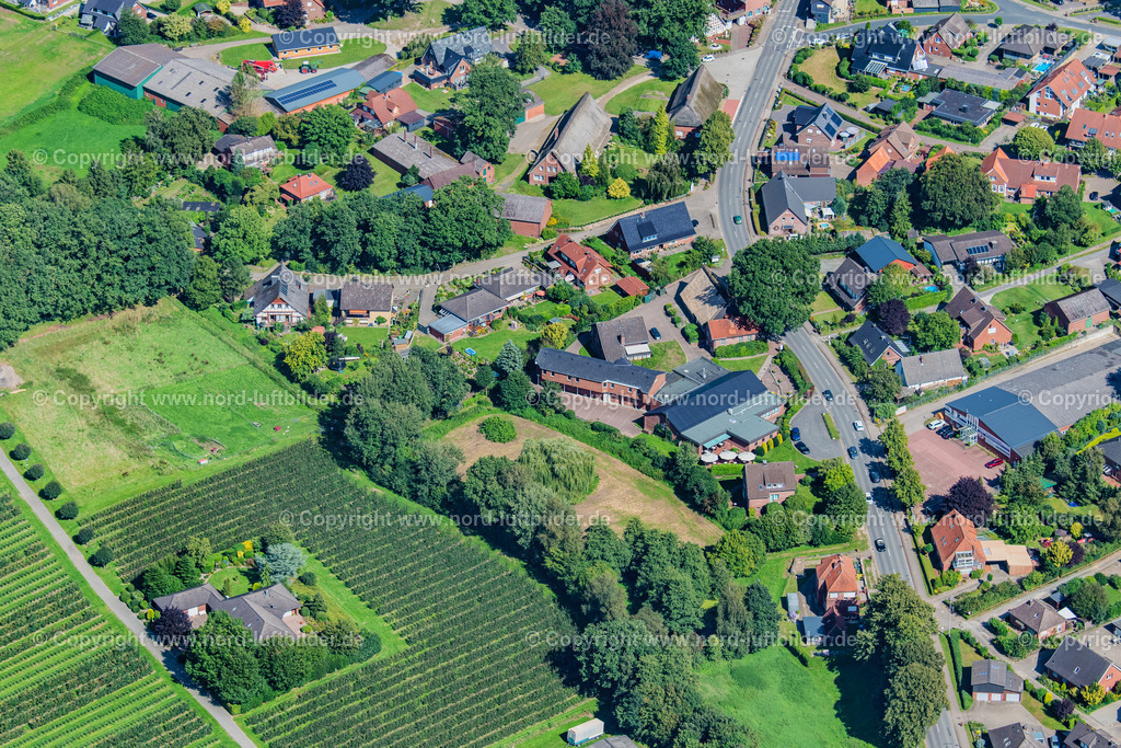 Hedendorf_Neukloster_Gasthof_Hotel_Zur_Eiche_ELS_3703220823 | BUXTEHUDE 22.08.2023 Gaststätte " Zur Eiche " in Buxtehude im Bundesland Niedersachsen, Deutschland. // Restaurant " Zur Eiche " in Buxtehude in the state Lower Saxony, Germany. Foto: Martin Elsen