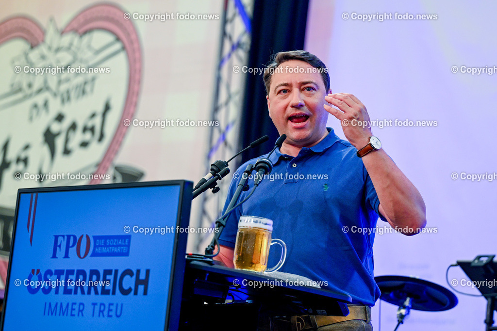 Urfahraner Jahrmarkt_ 1.Mai Kundgebung FPOE_ 01.05.2025-108 | 01.05.2025, Urfahraner Jahrmarkt, AUT, 1.Mai Kundgebung FPOE, im Bild Manfred Haimbuchner (FP, Landeshauptmann Stellvertreter Ooe) 