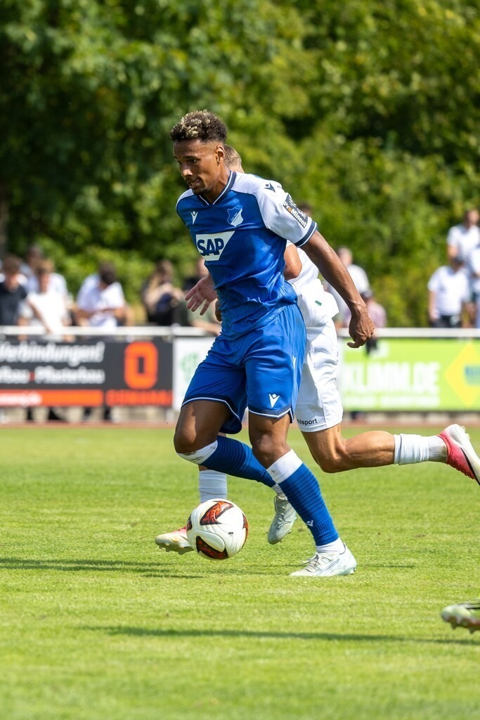 SGV Heilbronn-Freiberg gegen TSG Hoffenheim (Testspiel in Bad Friedrichshall) | SGV Heilbronn-Freiberg gegen TSG Hoffenheim (Testspiel in Bad Friedrichshall)***Am Ball: Bambase Conte (20, Hoffenheim) - Realisiert mit Pictrs.com