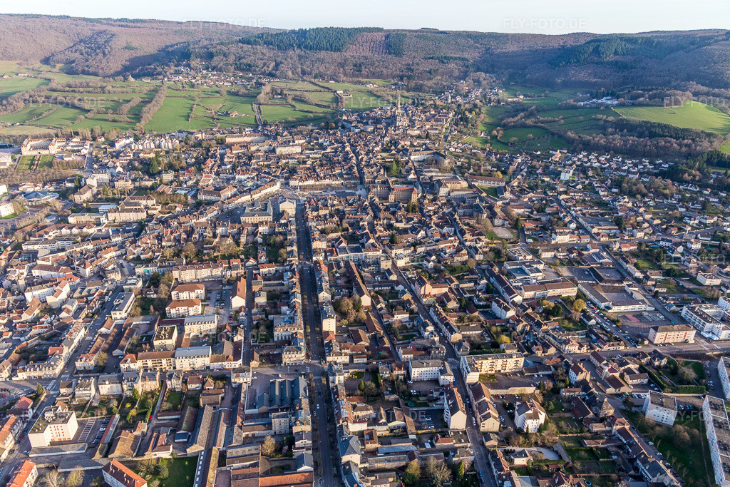 Luftbild: Autun (Burgund) in Autun im Bundesland Saône-et-Loire in Frankreich. Foto: IMG_105494.jpg vom 01.04.2018 durch Werner Riehm/FLY-FOTO.de