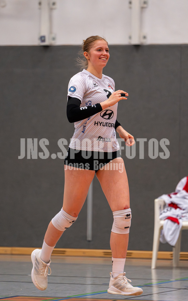 Volleyball I Frauen I Saison 2025-2026 I 2 Bundesliga Pro I 17. Spieltag VFL Oythe - VC Stralsund I 1374 | Johanna Nöhring (3,VFL Oythe) - Realisiert mit Pictrs.com