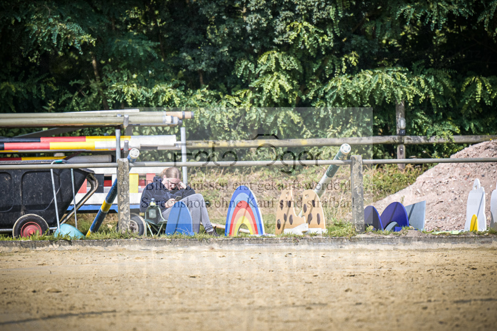 DOS_5227 | Entdecke hochwertige Reitturnierfotos von Foto Oger. Professionell, emotional und authentisch – jetzt Lieblingsmomente im Shop bestellen.Deutschlandweite Turnierfotografie. - Realisiert mit Pictrs.com