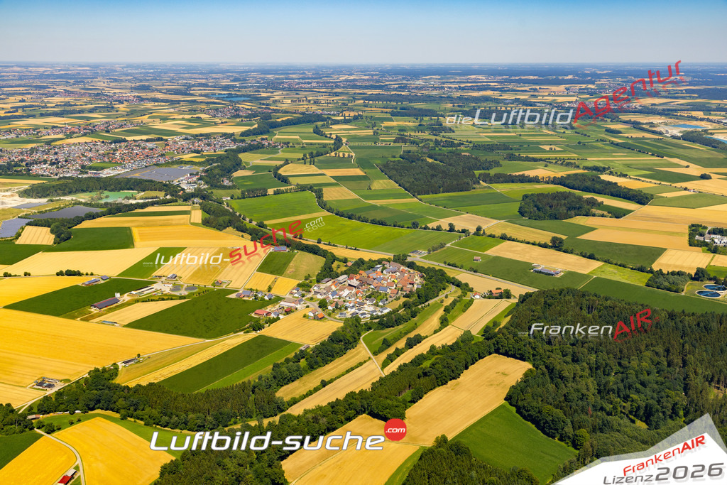 Aktuelles Luftbild von Röhrwangen Warthausen - Die Luftaufnahme wurde 2022 mittels UL-Flugzeug erstellt ( keine Drohne ) - hochauflösende Kamera-Systeme von  Canon -Beste Qualität - Für grossformatige Ausdrucke geeignet. Die Geschenkidee !