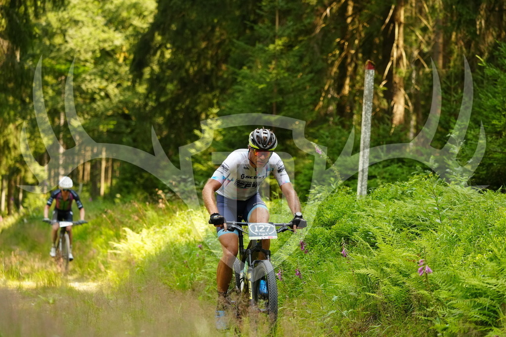 FC103301 | Fotogalerie der Treibjagd im Dunkelwald - Dein MTB Etappenrennen im Erzgebirge - Realisiert mit Pictrs.com