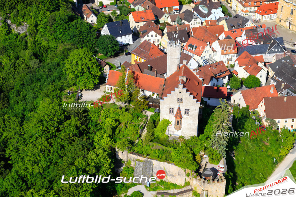 Die Luftaufnahme Burg - Gößweinstein wurde vom UL-Flugzeug (keine Drohne) aus fotografiert.Hohe Druck- Auflösung-die Geschenkidee!