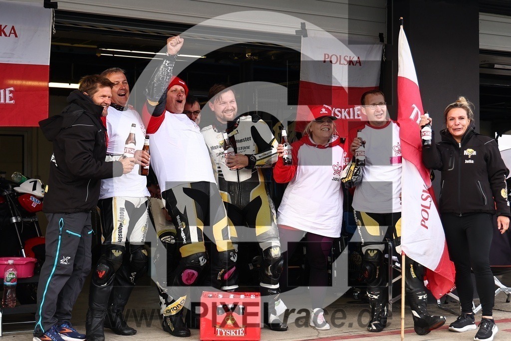 social-20250823_07869 | Schöne Erinnerungen an spannende Momente - das festzuhalten ist unser Job. PIXELrace.de ist seit 2003 auf den Rennstrecken Europas unterwegs um die Action draußen beim Fahren und die wunderbare Stimmung imm Fahrerlager für euch einzufangen.