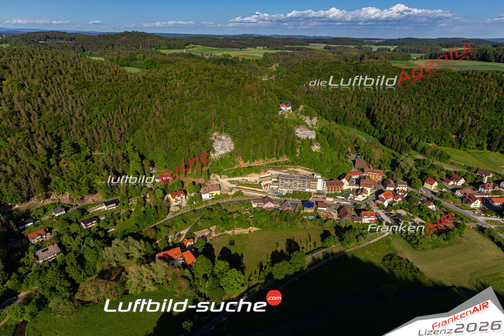 Die Luftbildaufnahme Veilbronn - Heiligenstadt wurde 2020 mittels Flugzeug (keine Drohne) erstellt. Perfekte Schärfe und Druck- Ergebnisse- Garantiert!