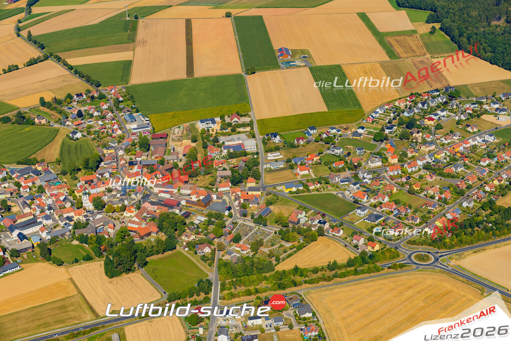 Luftaufnahme von Konnersreuth - Die Luftaufnahme wurde 2025 vom UL-Flugzeug heraus erstellt ( keine Drohne ) - Hochauflösende Luftaufnahme - für professionelle Ausdrucke geeignet. Die Geschenkidee !Mit Lizenz und Bildrechte bestellbar