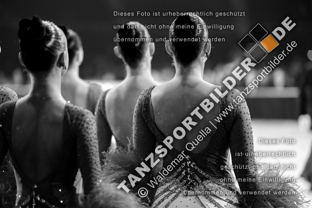 20251206-03432 | Hier finden Sie Tanz Bilder vom Latein und Standard Formationen tanzen. Sportbilder vom Tanzsport. Schöne Fotos und von Weltmeisterschaft, Europameisterschaft, Bundesliga, Regionalliga, Oberliga und Landesliga sowie von GOC Stuttgart, DanceComp, WM Bremen