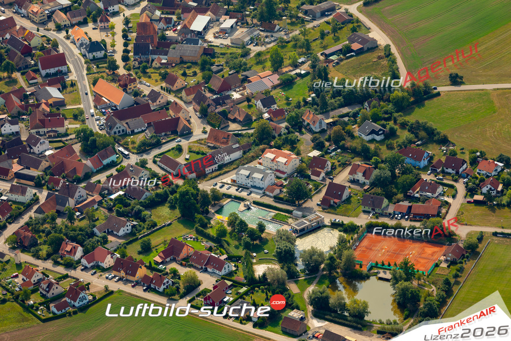 Das Luftbild zeigt :  Dombühl - Die Luftaufnahme wurde 2024 vom UL-Flugzeug aus erstellt ( keine Drohne ) - Hochauflösende Luftaufnahme - Für grossformatige Ausdrucke geeignet. Die Geschenkidee !Mit Lizenz und Bildrechte bestellbar