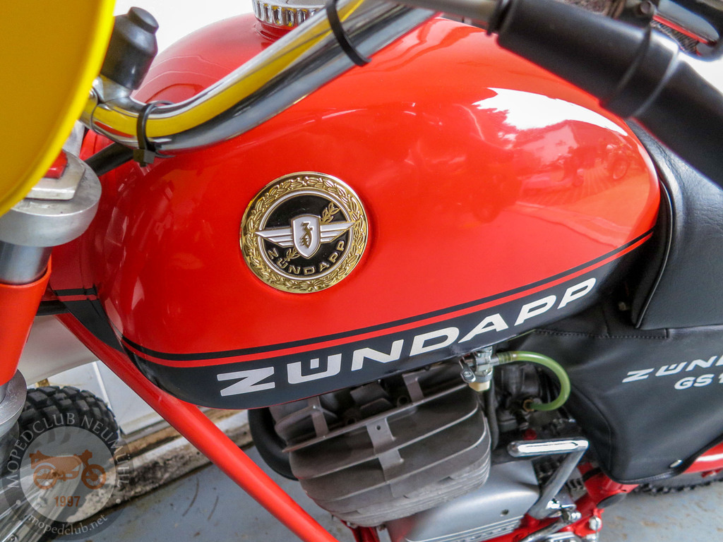 MopedmuseumNeumühl_151023_027 | Bildergalerie von Sport-Ereignissen aber auch von weiteren spannenden Dingen - nicht nur vom Niederrhein. In Anlehnung an den bekannten Spruch von Hanns Dieter Hüsch heißt das Motto: "Niederrhein ist überall".  - Realisiert mit Pictrs.com